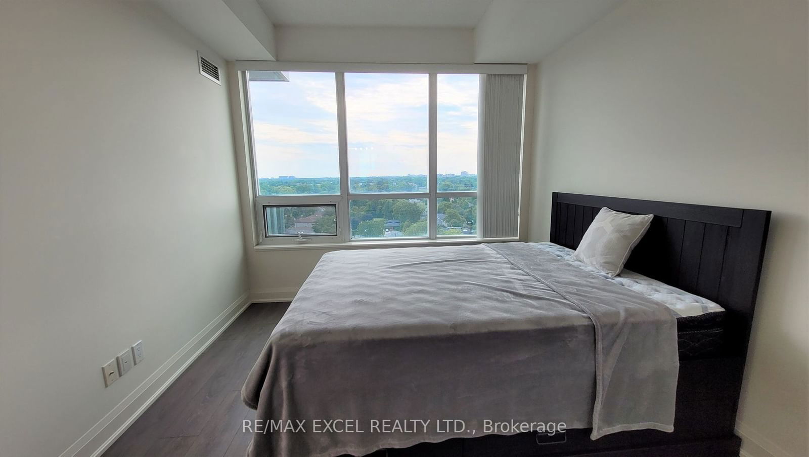 68 Canterbury Pl, unit 1507 for rent