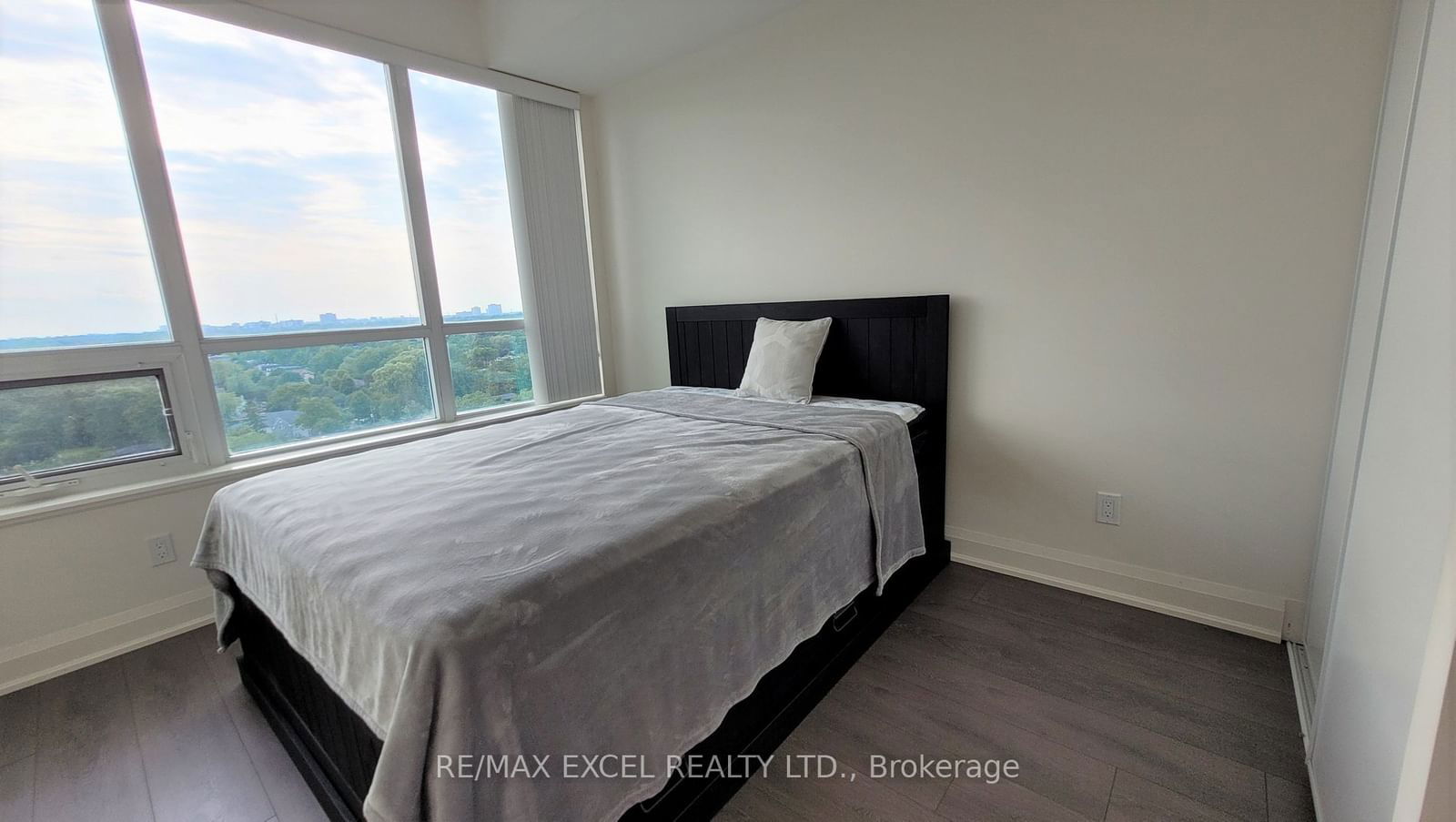 68 Canterbury Pl, unit 1507 for rent