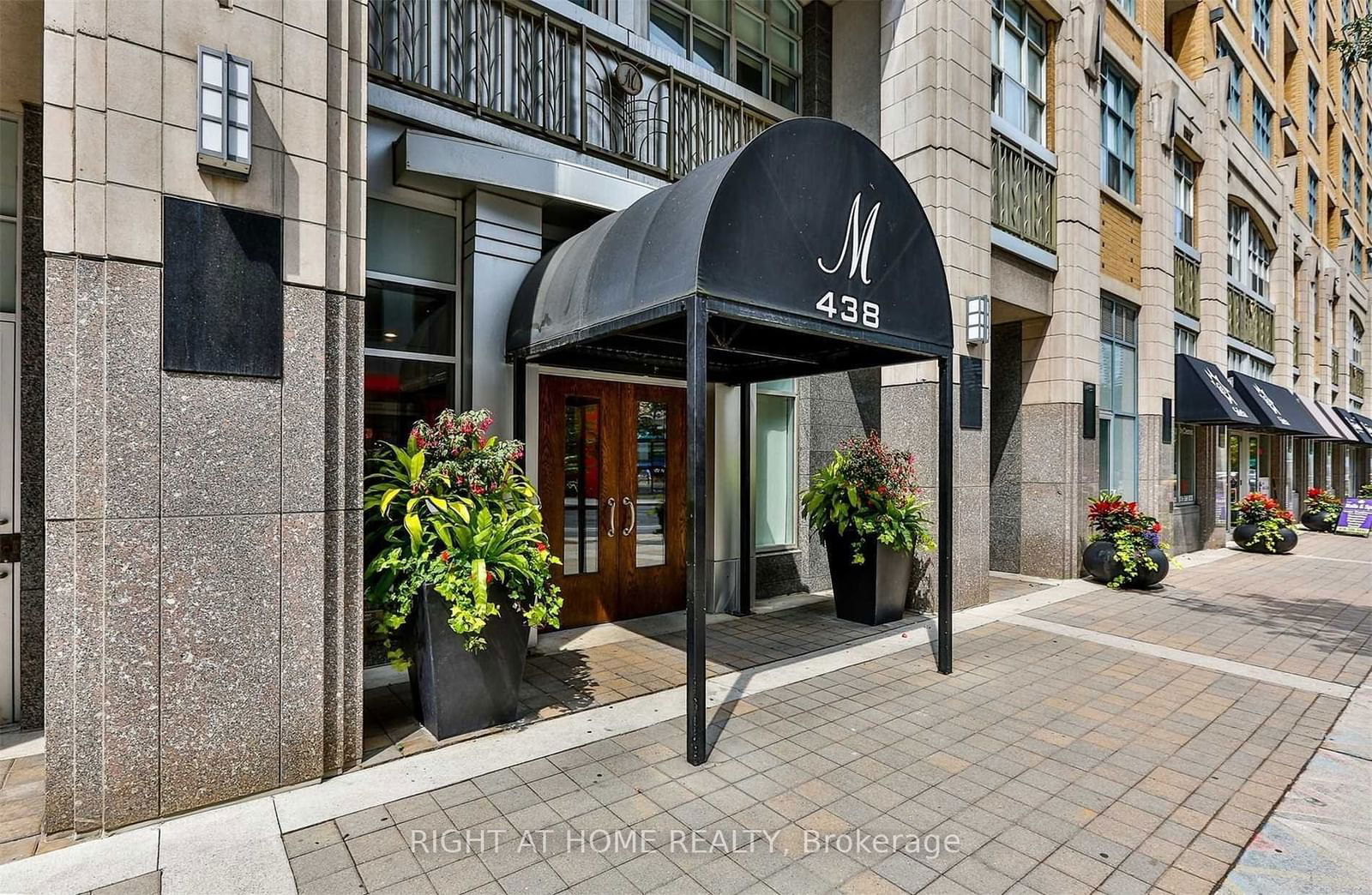 438 Richmond St W, unit 1401 for rent