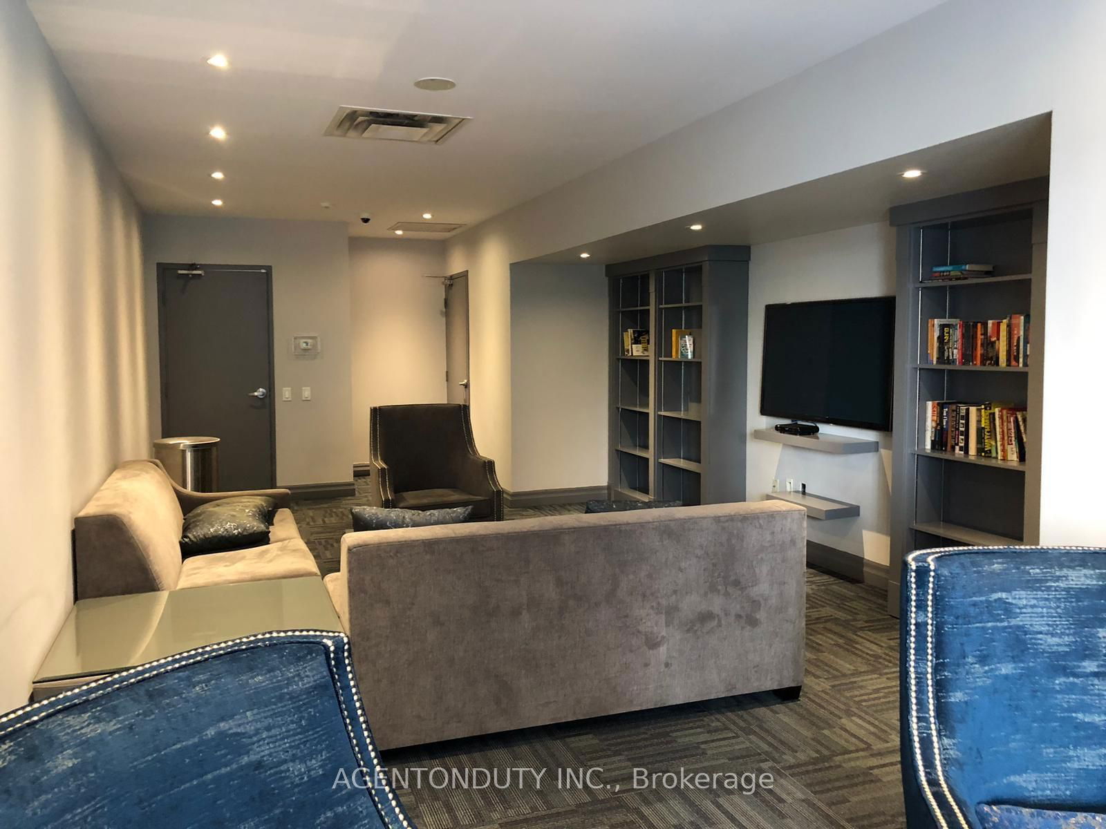 1121 Bay St, unit 406 for rent