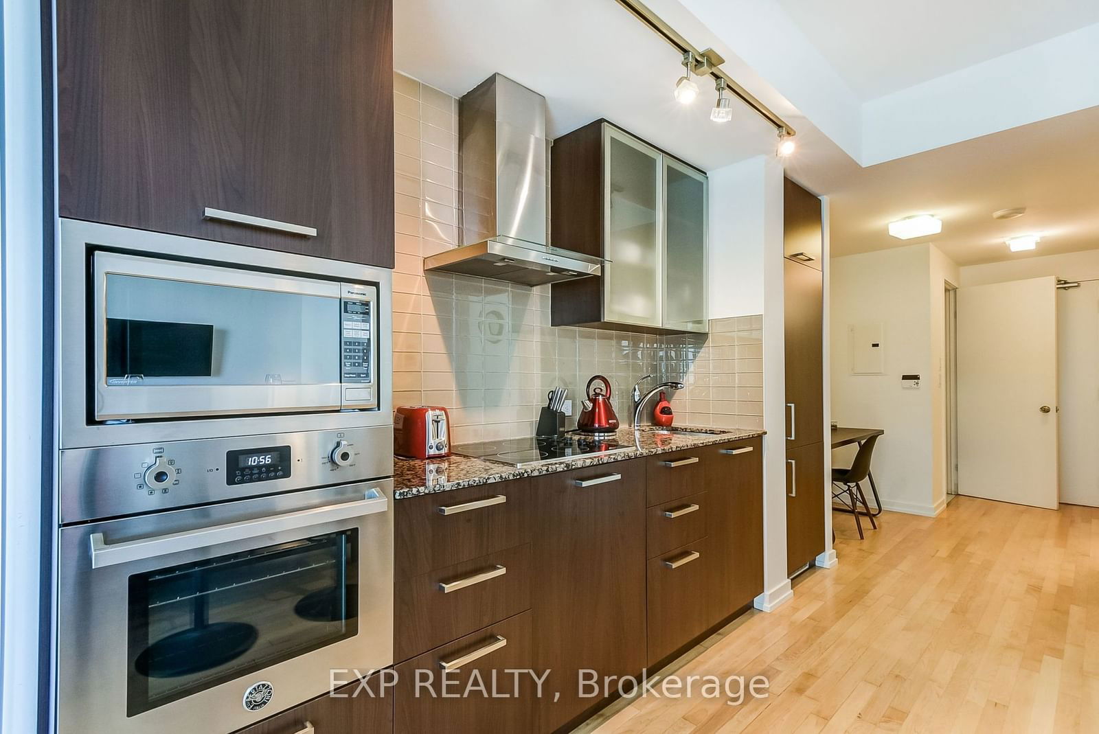 12 York St, unit 1406 for rent