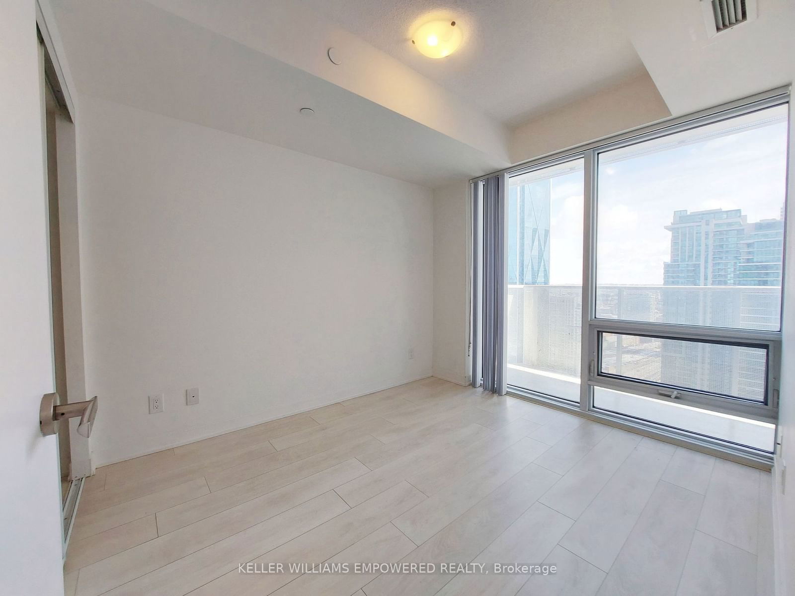 100 Harbour St, unit 4406 for rent