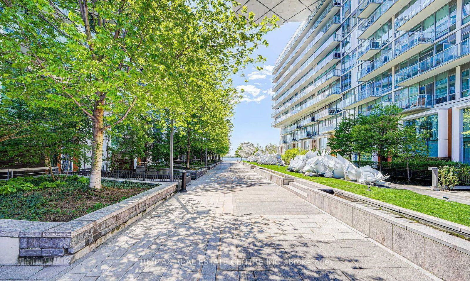 39 Queens Quay E, unit 921 for rent