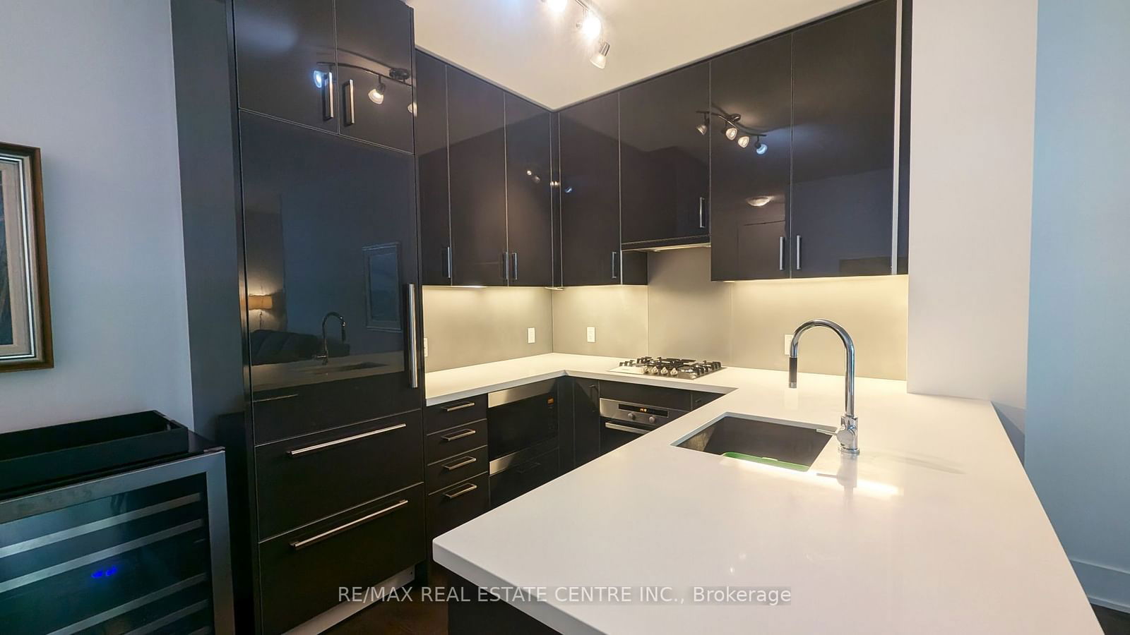 39 Queens Quay E, unit 921 for rent