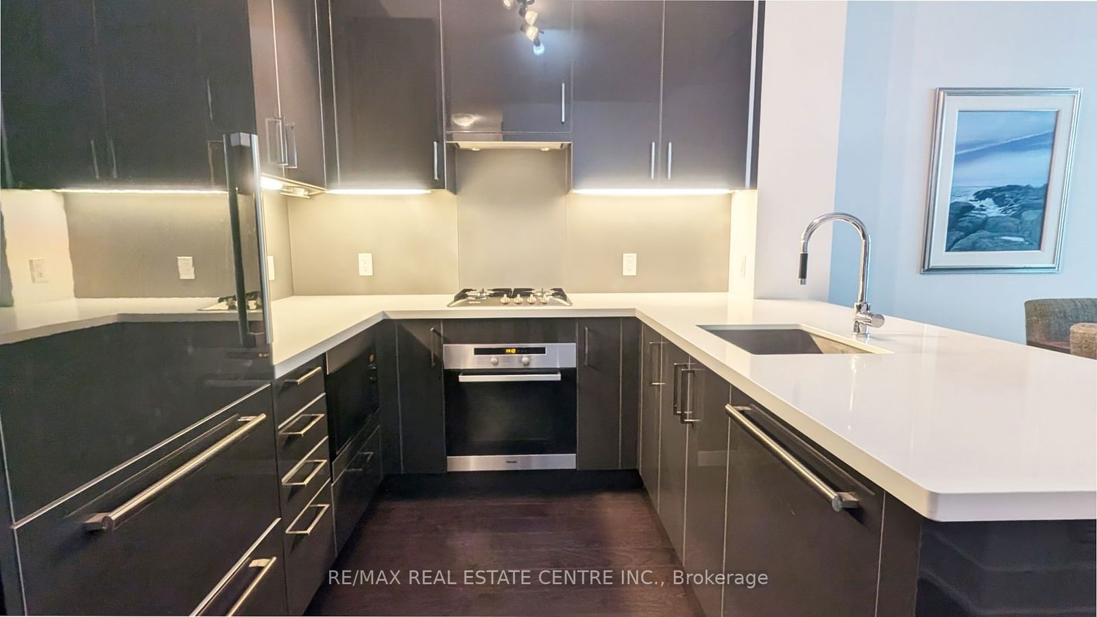 39 Queens Quay E, unit 921 for rent