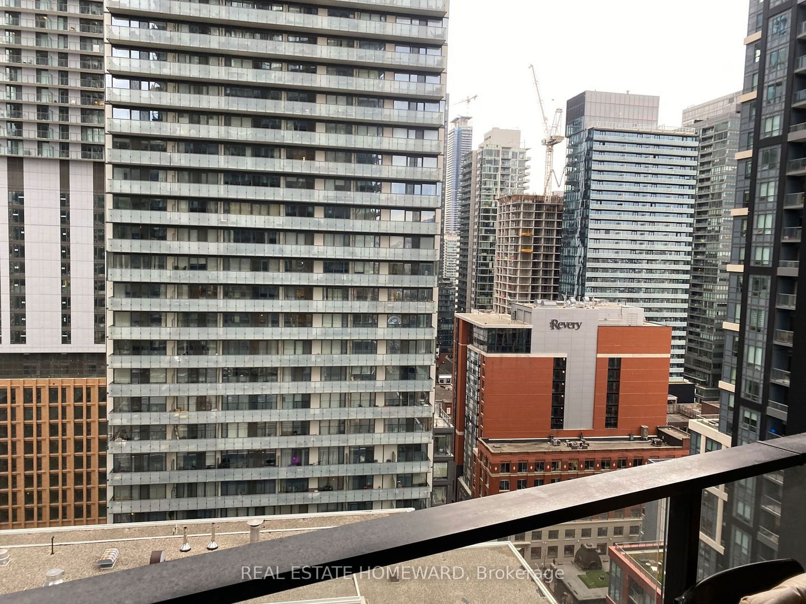 125 Peter St, unit 1813 for rent