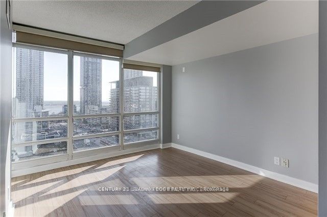 397 Front St W, unit 1712 for rent