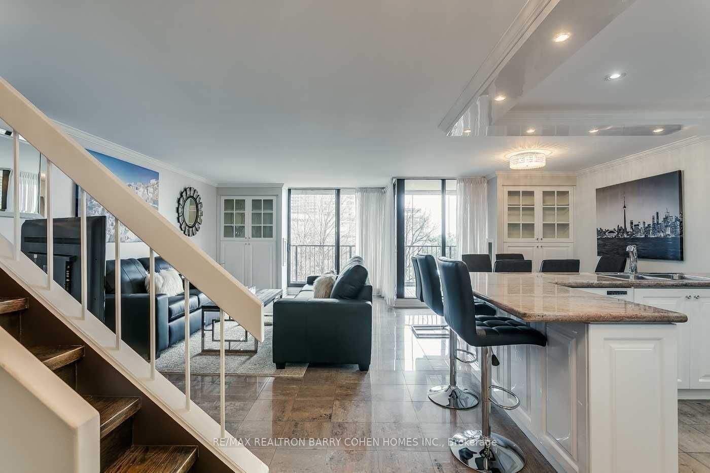 33 Harbour Sq, unit 503 for rent