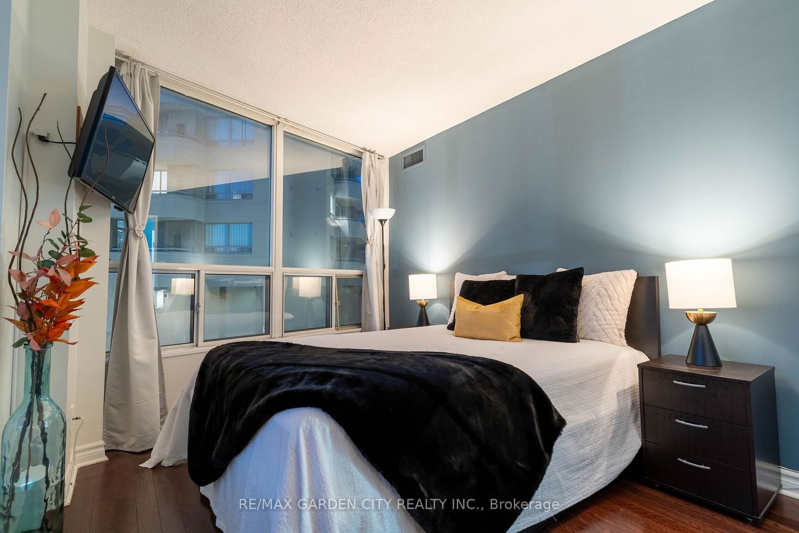 897 Sheppard Ave W, unit 202 for sale