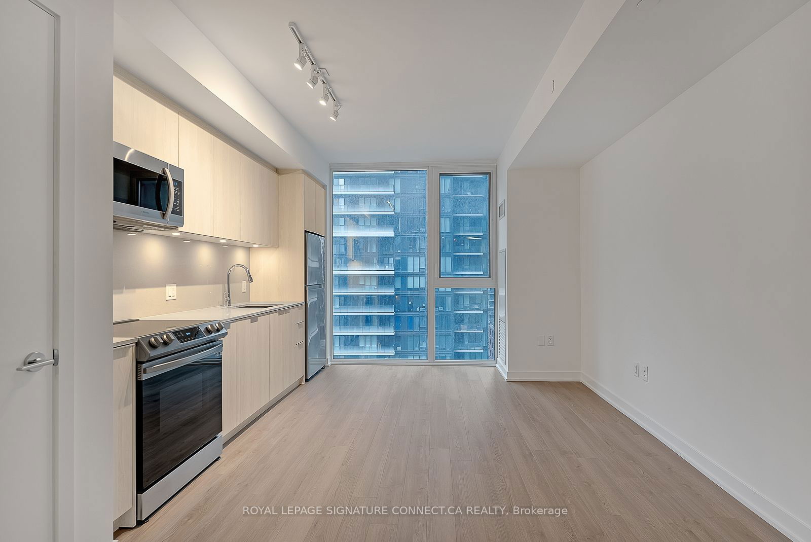 357 King St W, unit 1406 for rent