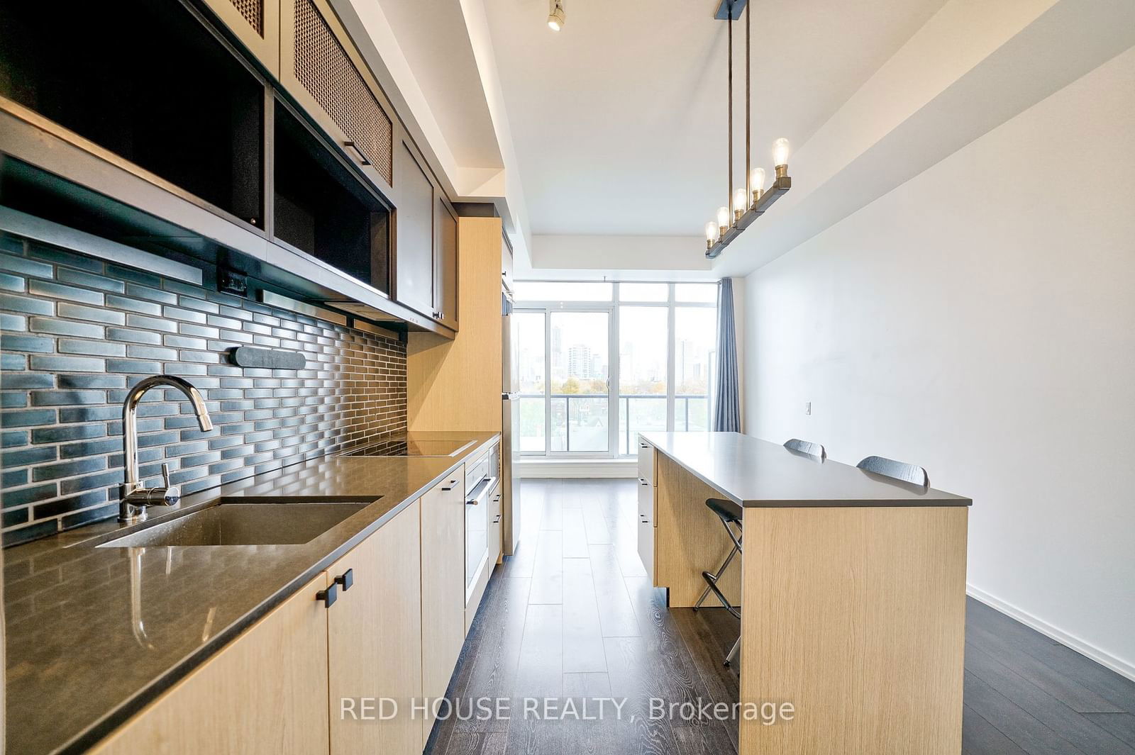 783 Bathurst St, unit 502 for rent