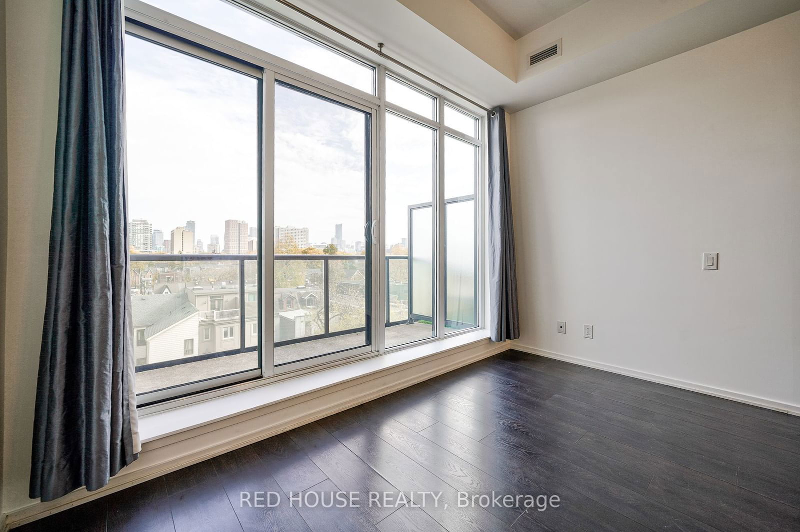 783 Bathurst St, unit 502 for rent