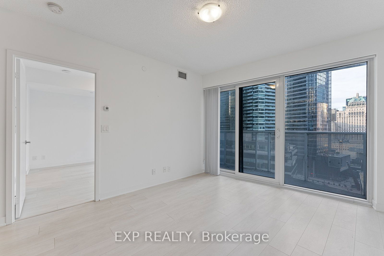 88 Harbour St, unit 1503 for sale