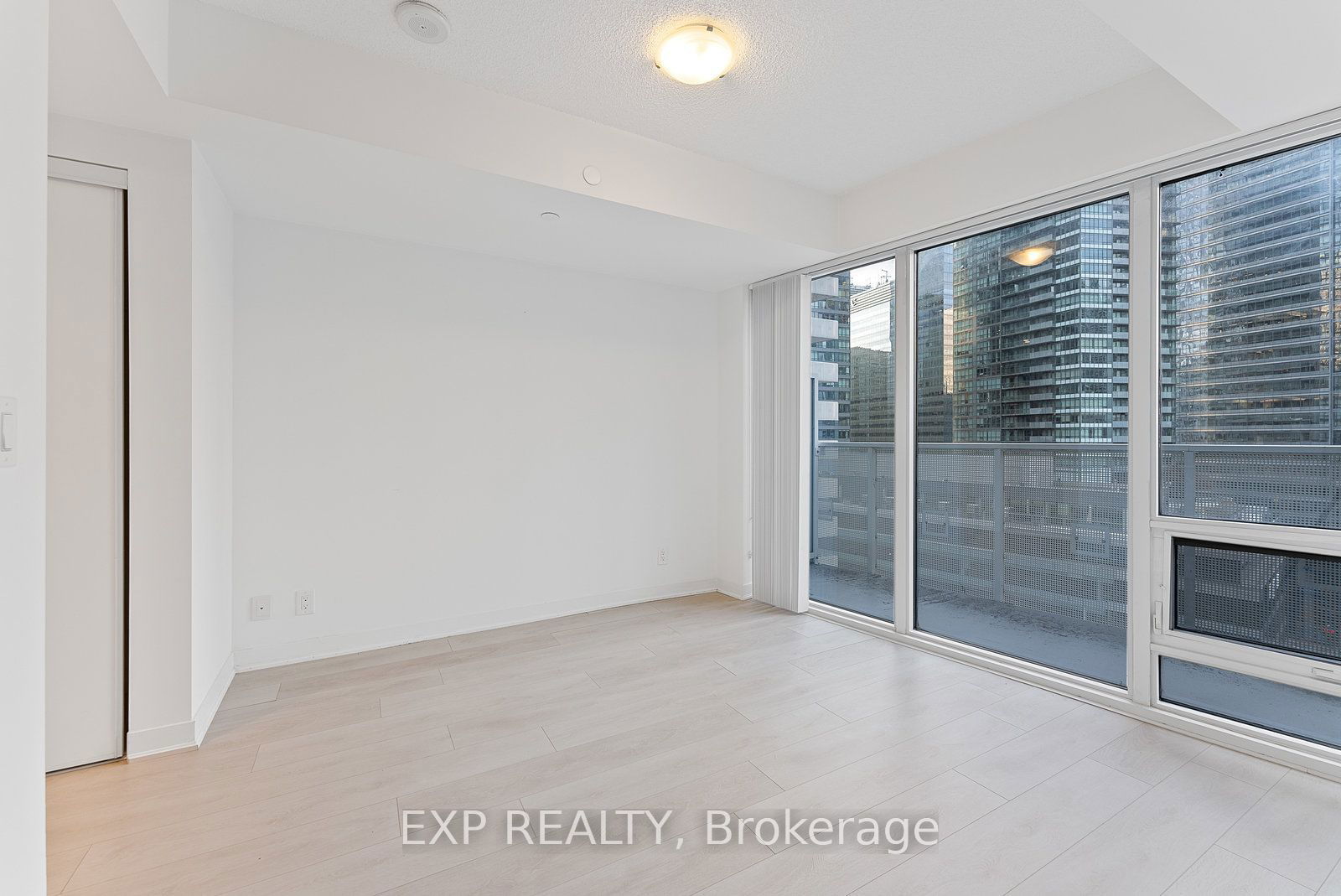 88 Harbour St, unit 1503 for sale