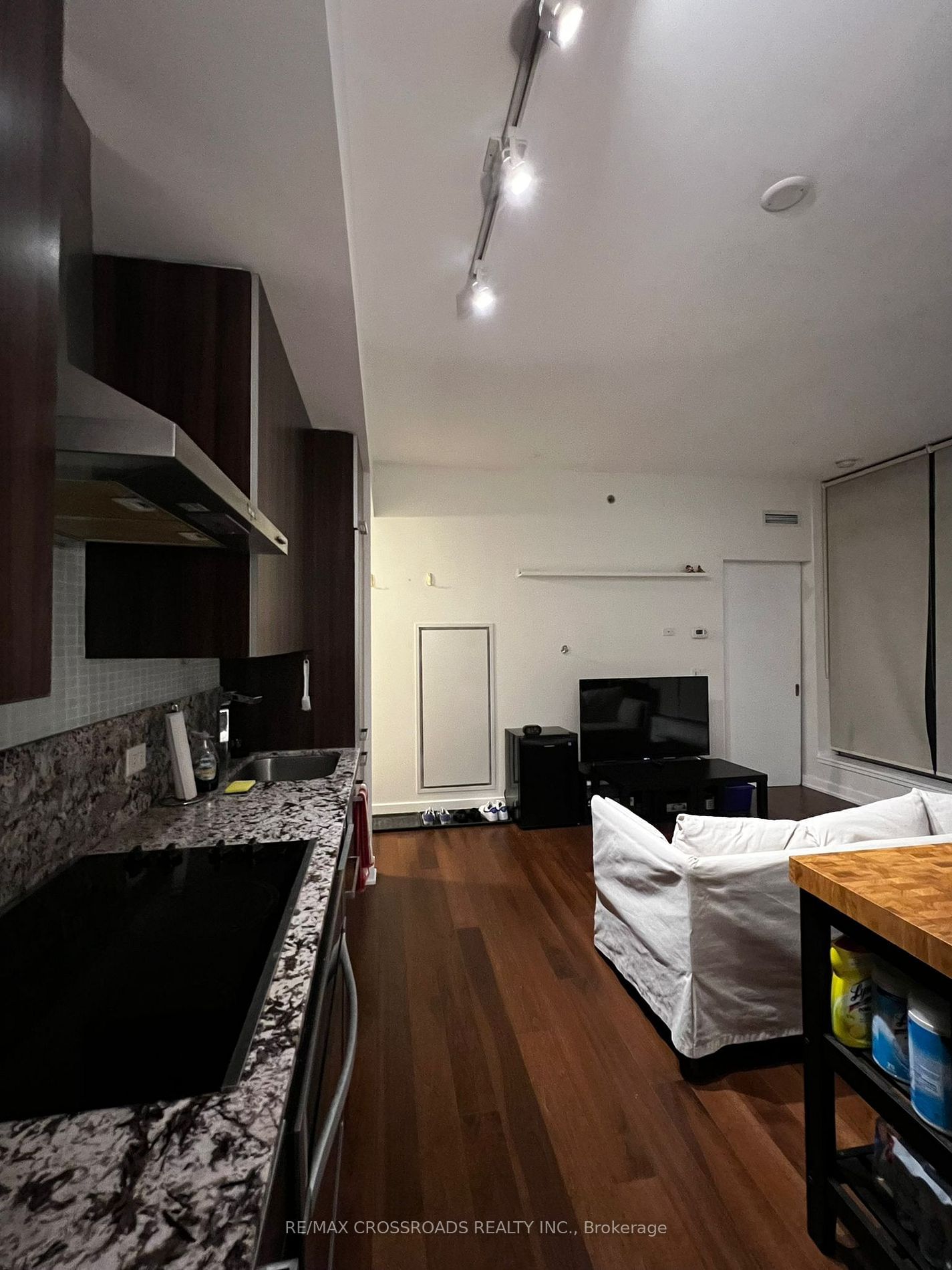 15 Beverley St, unit 505 for rent