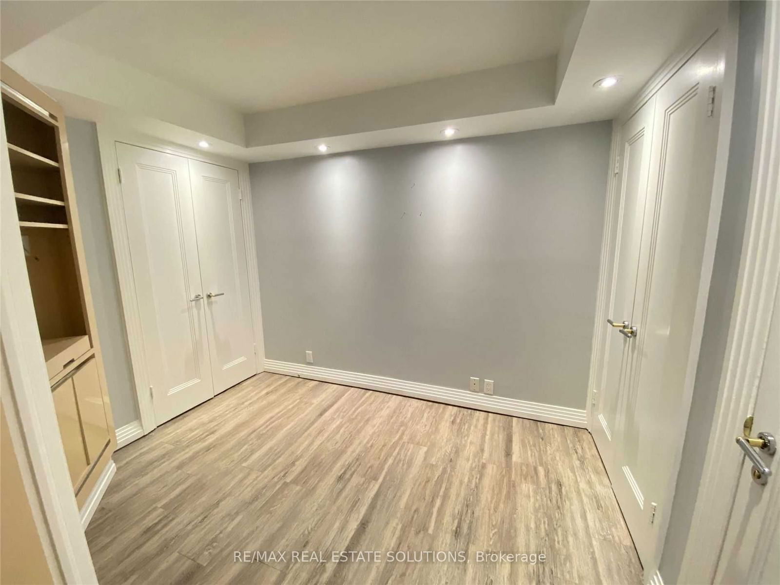 360 Bloor St E, unit 1010 for rent