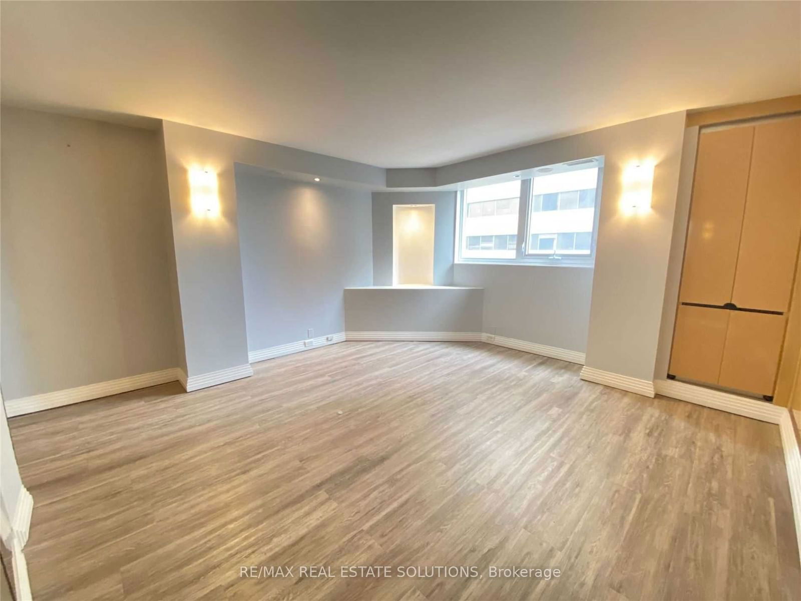 360 Bloor St E, unit 1010 for rent