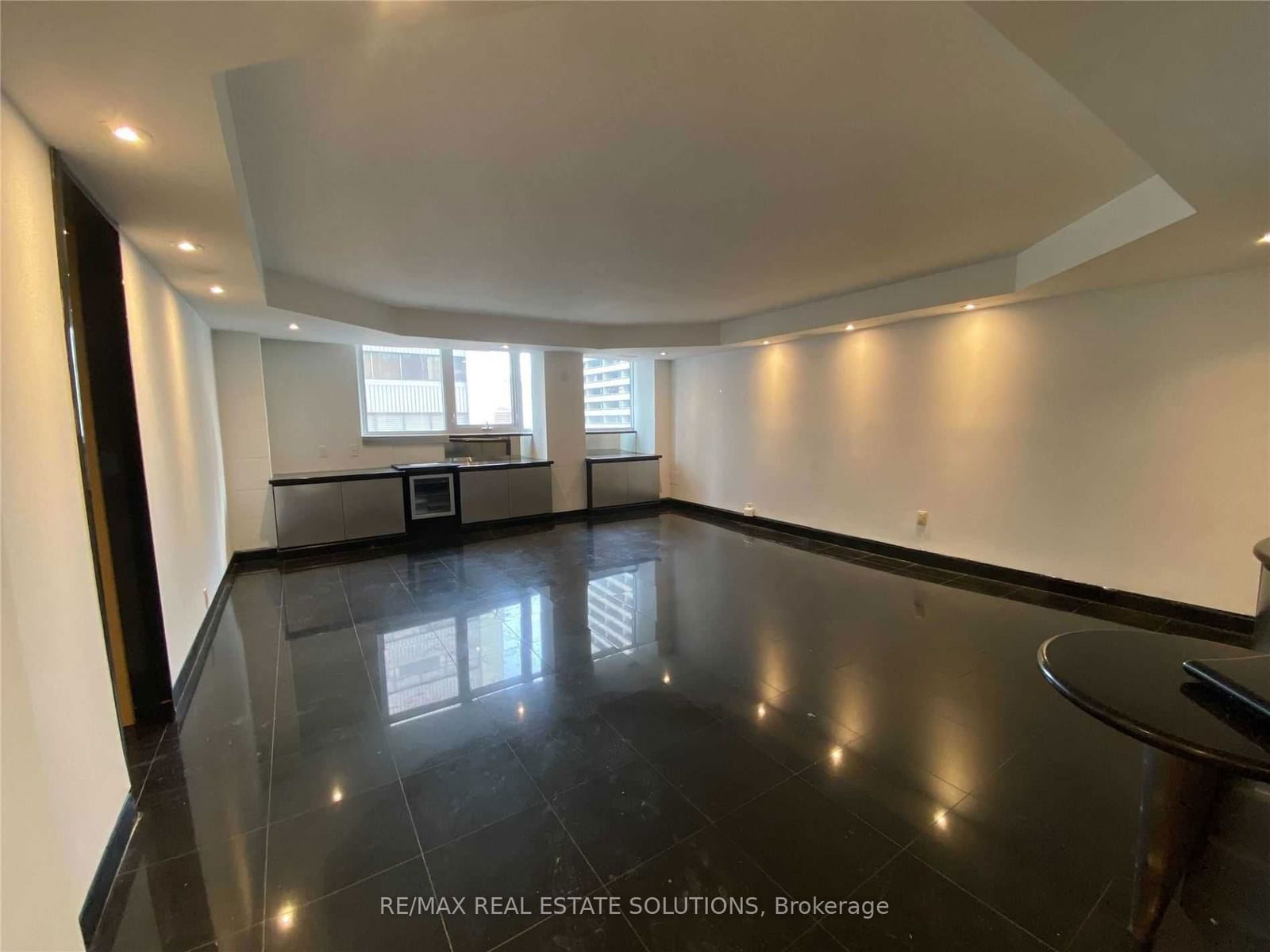 360 Bloor St E, unit 1010 for rent