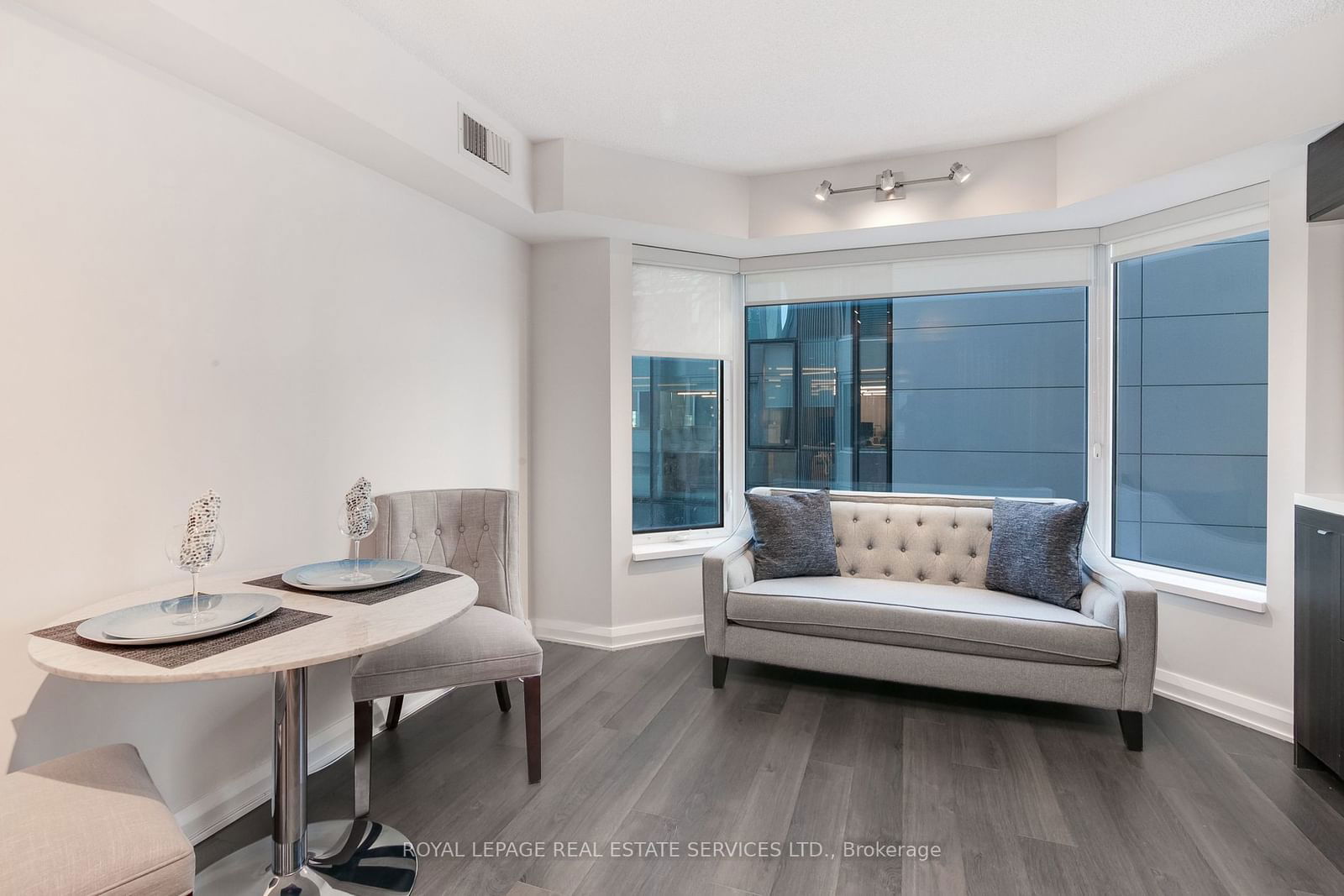 155 Yorkville Ave, unit 1105 for rent