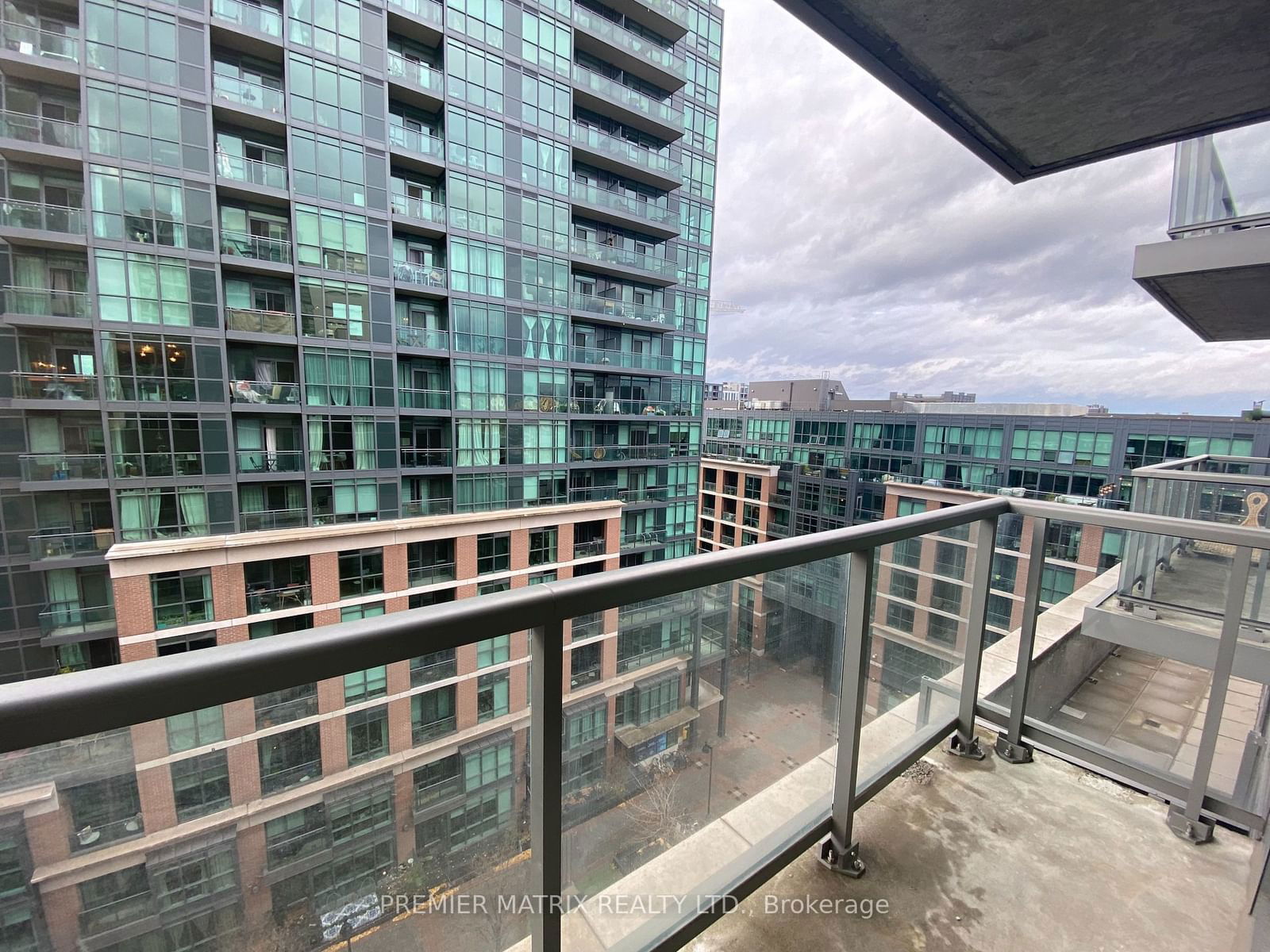 68 Abell St, unit 1016 for rent