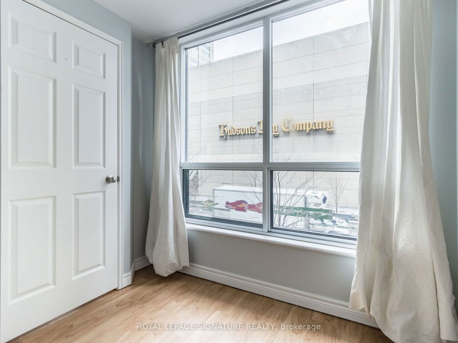 55 Bloor St E, unit 203 for rent