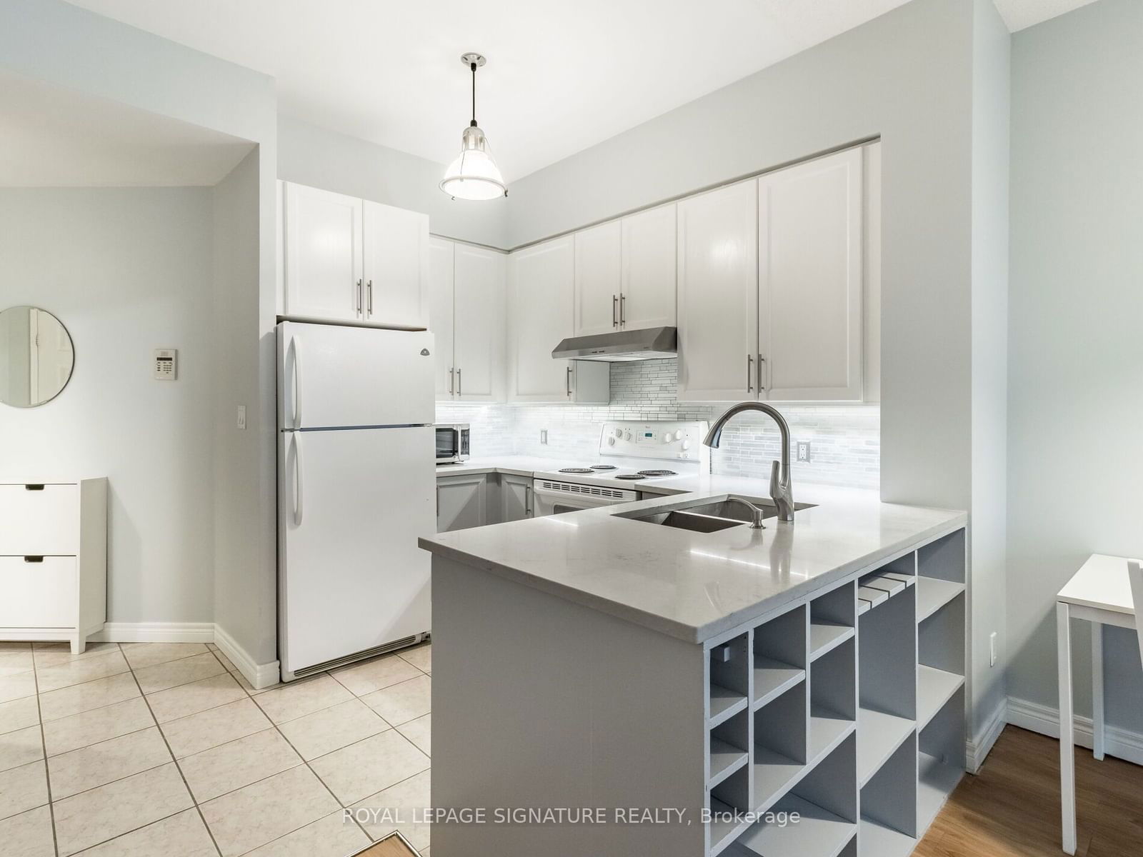 55 Bloor St E, unit 203 for rent