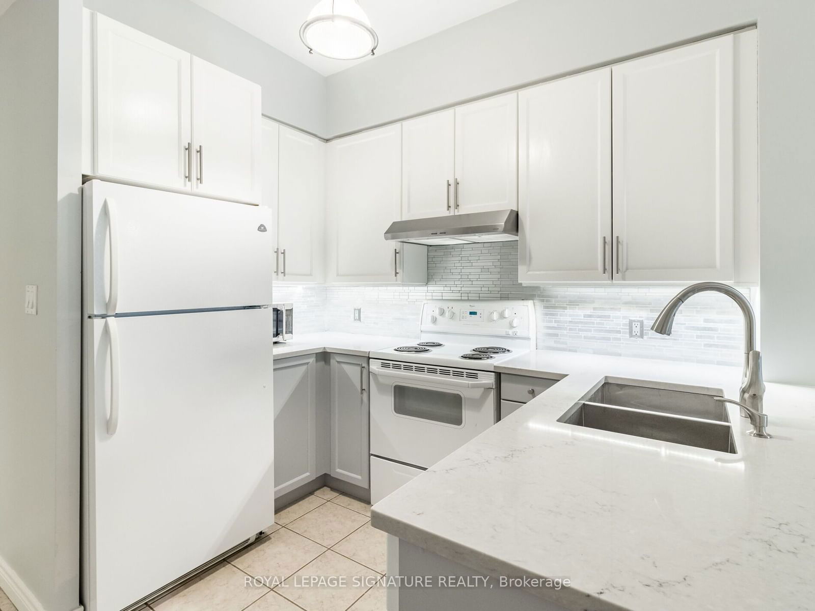 55 Bloor St E, unit 203 for rent