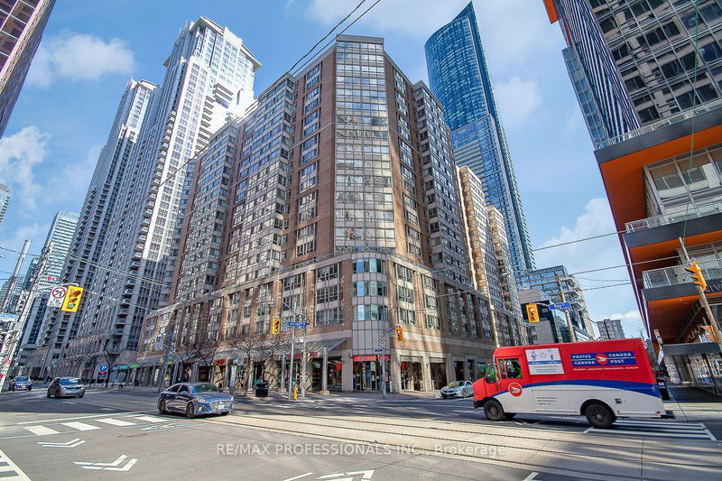 717 Bay St, unit 602 for sale