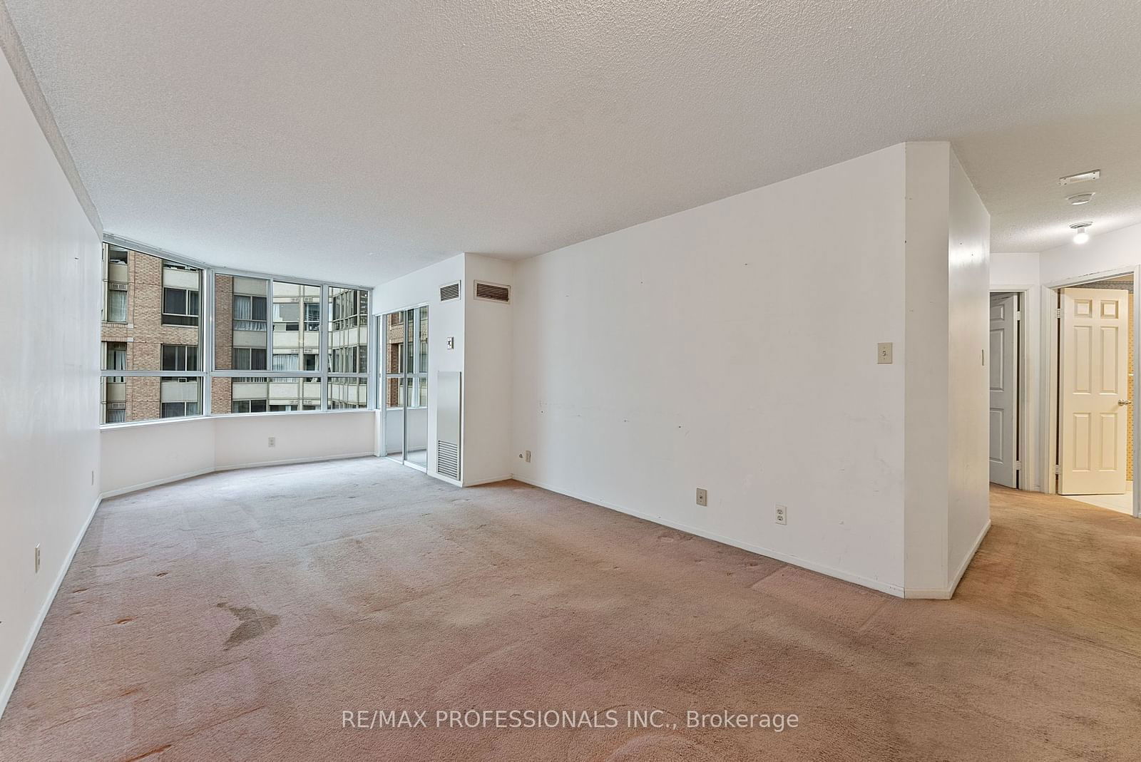 717 Bay St, unit 602 for sale