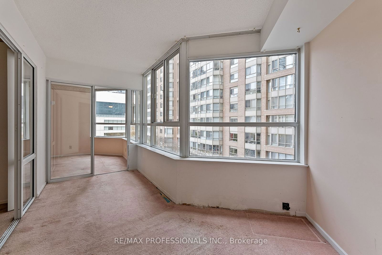 717 Bay St, unit 602 for sale