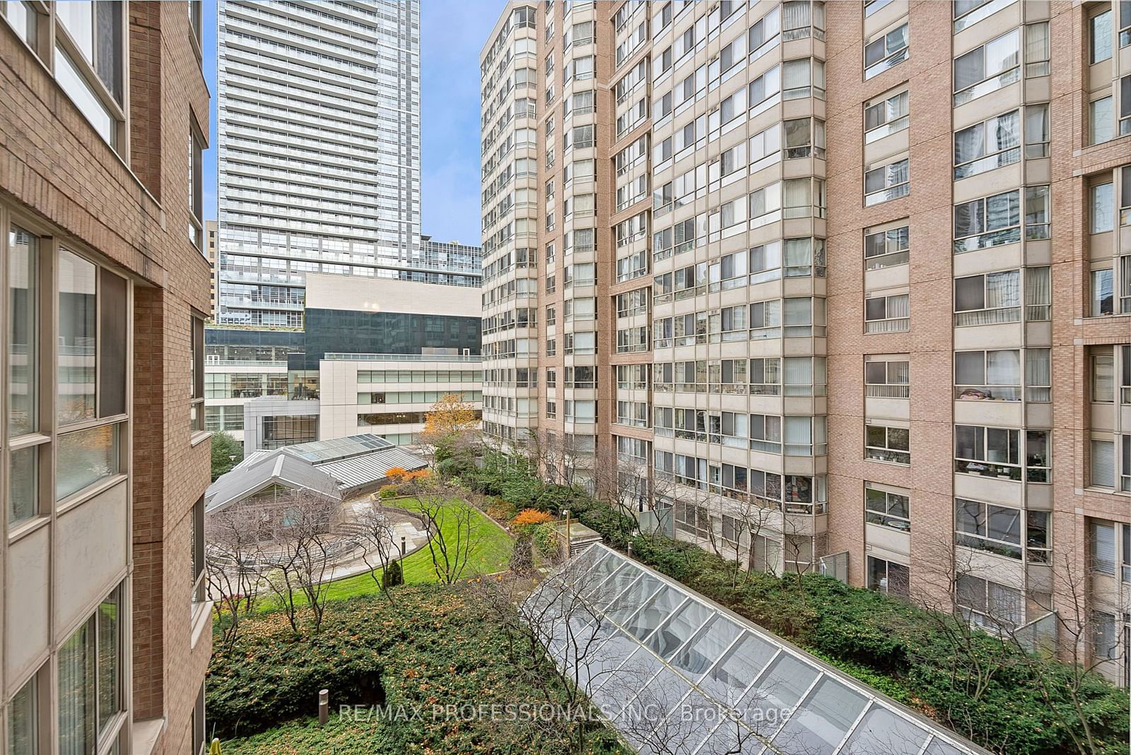 717 Bay St, unit 602 for sale