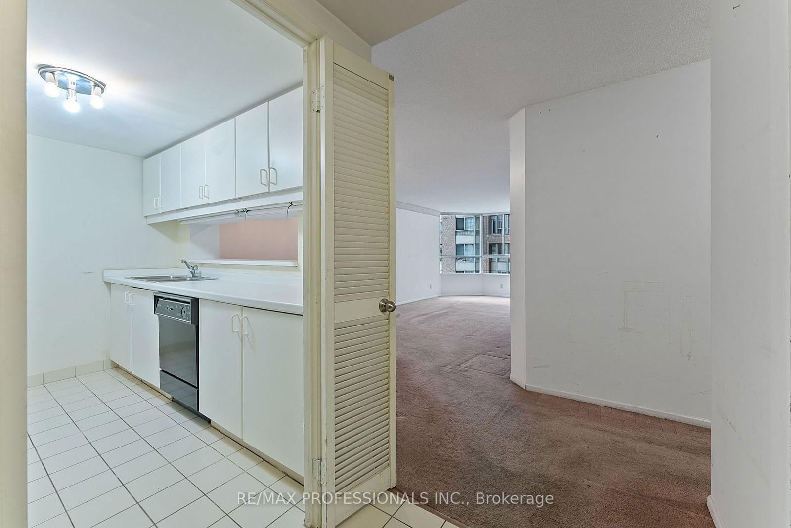 717 Bay St, unit 602 for sale