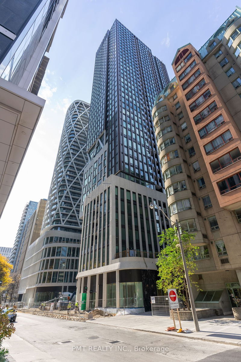 238 Simcoe St, unit 2710 for rent