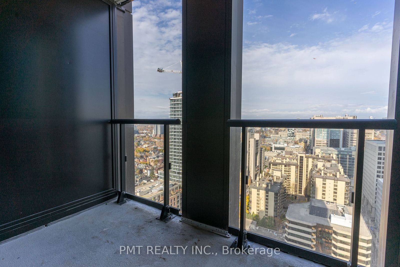 238 Simcoe St, unit 2710 for rent