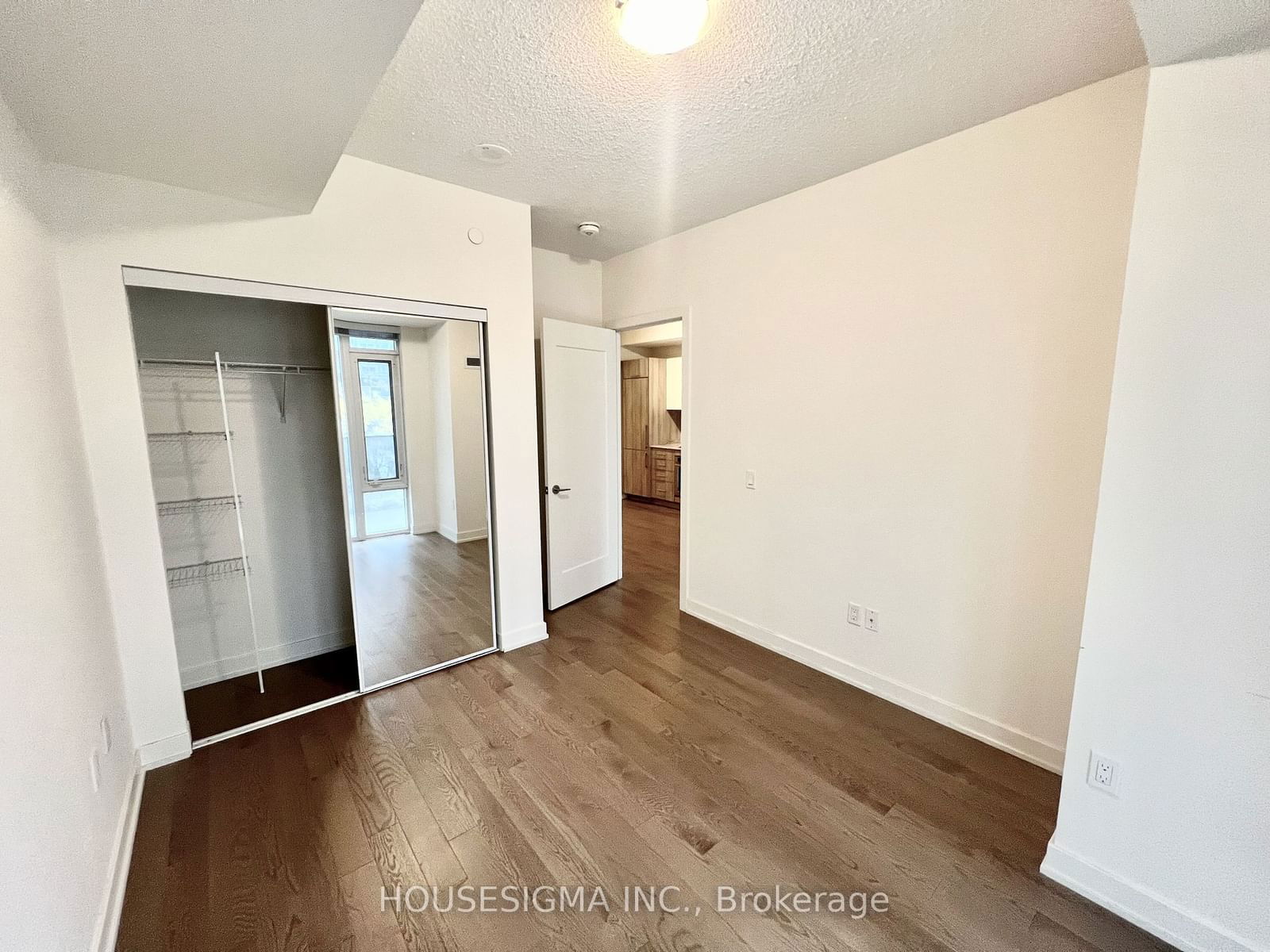 330 Richmond St W, unit 519 for rent