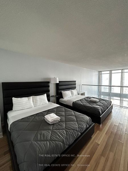 15 Fort York Blvd, unit 2808 for sale