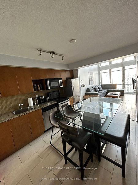 15 Fort York Blvd, unit 2808 for sale