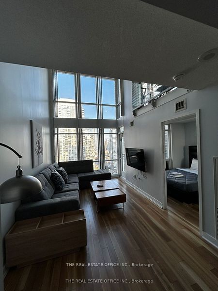 15 Fort York Blvd, unit 2808 for sale