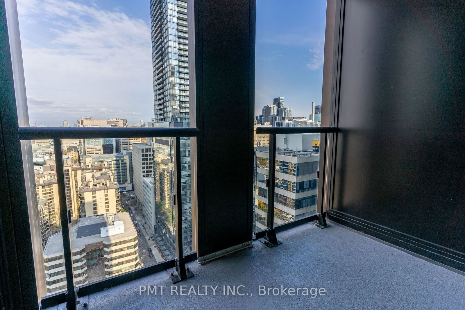 238 Simcoe St, unit 2701 for rent