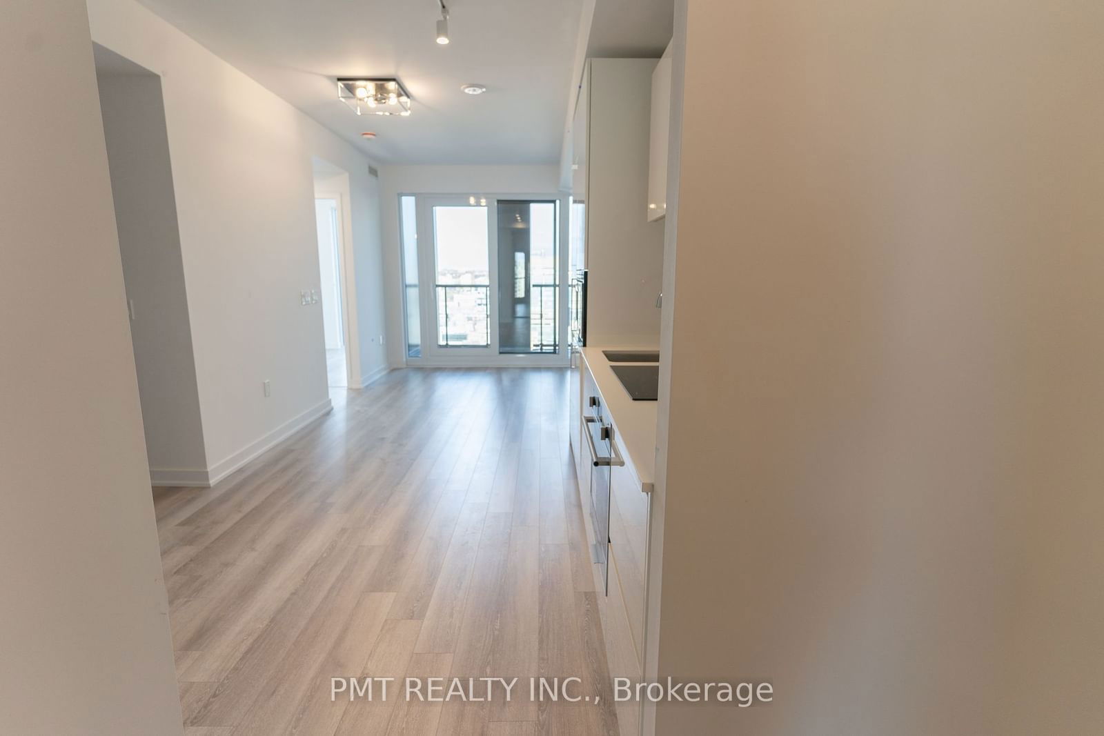 238 Simcoe St, unit 2701 for rent