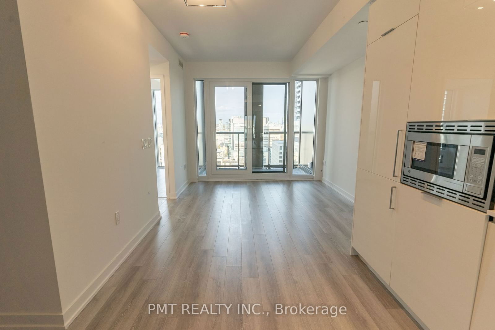 238 Simcoe St, unit 2701 for rent