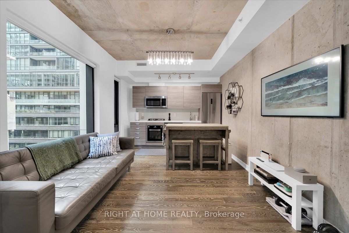 11 Charlotte St, unit 402 for sale