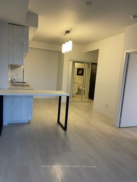 8 Eglinton Ave E, unit 1606 for rent