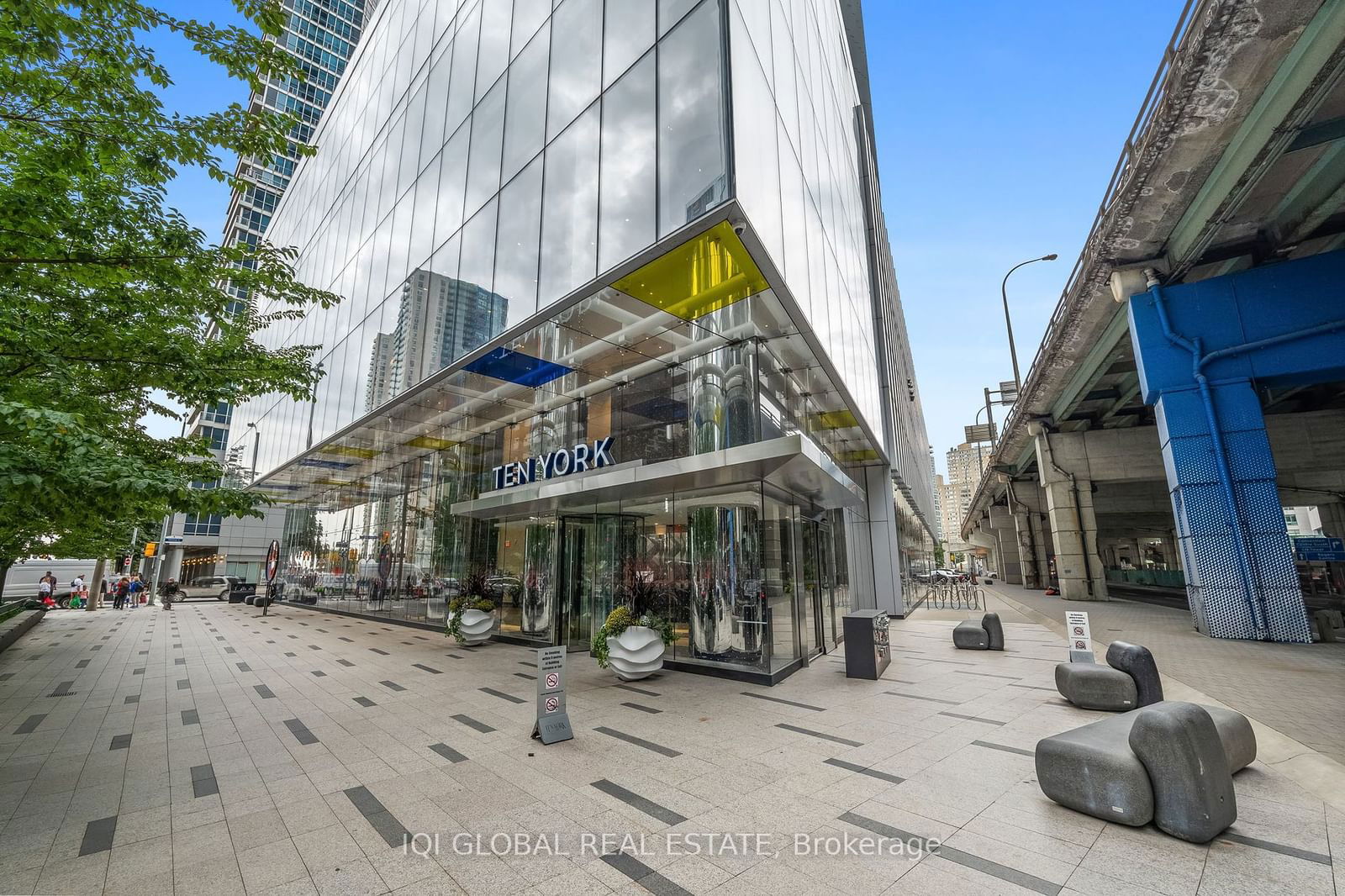 10 York St, unit 3003 for sale