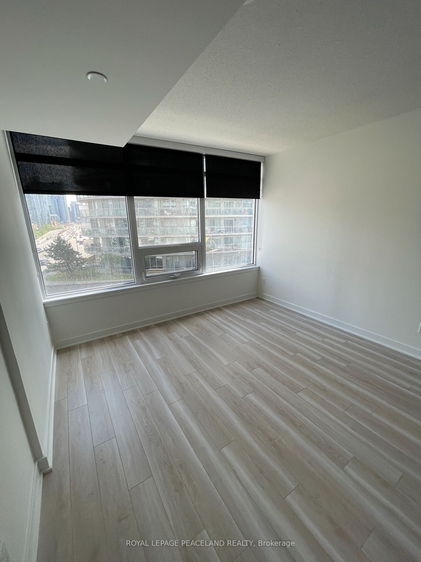 17 Bathurst St, unit 912 for rent