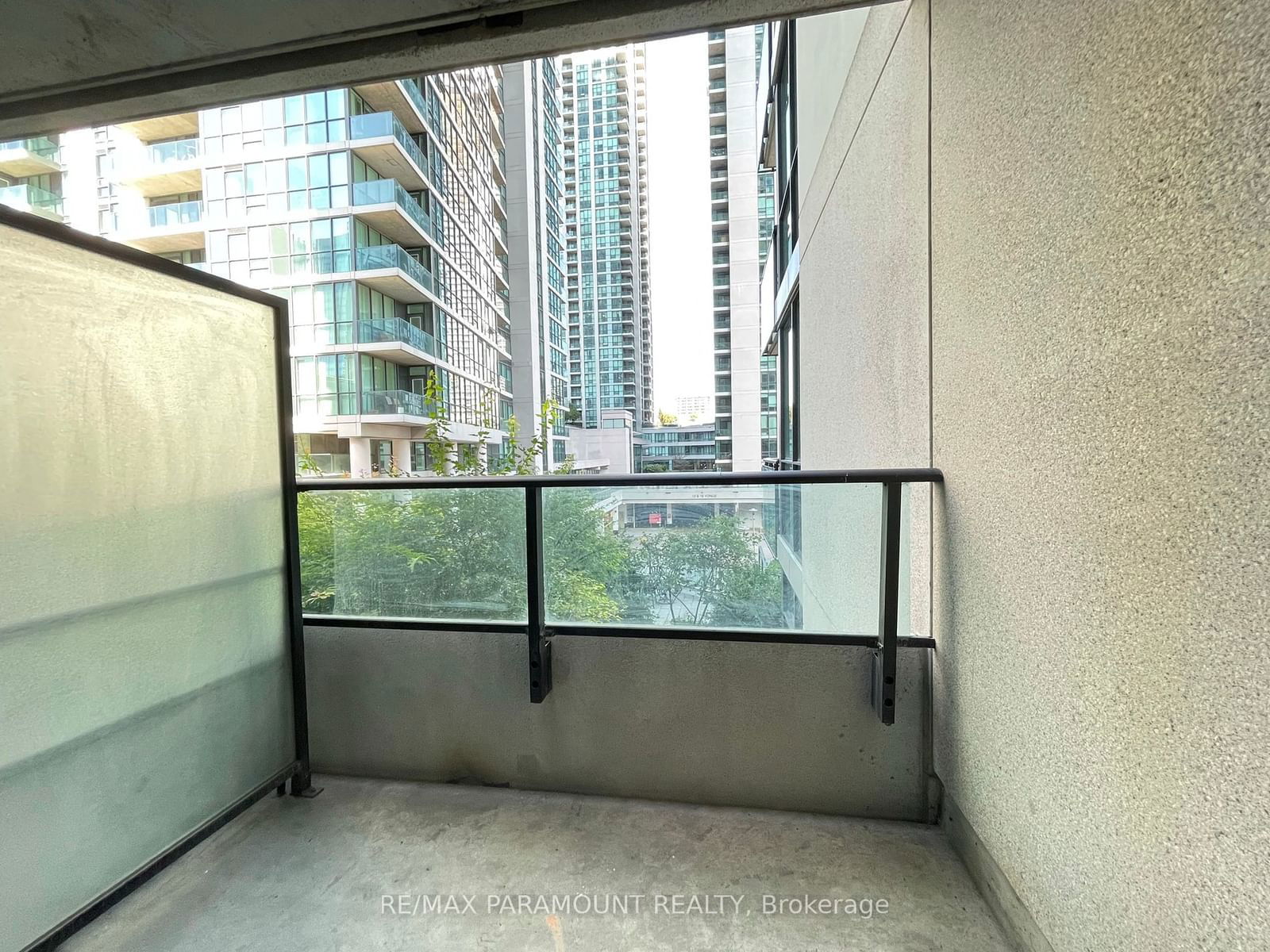 33 Bay St, unit 310 for rent