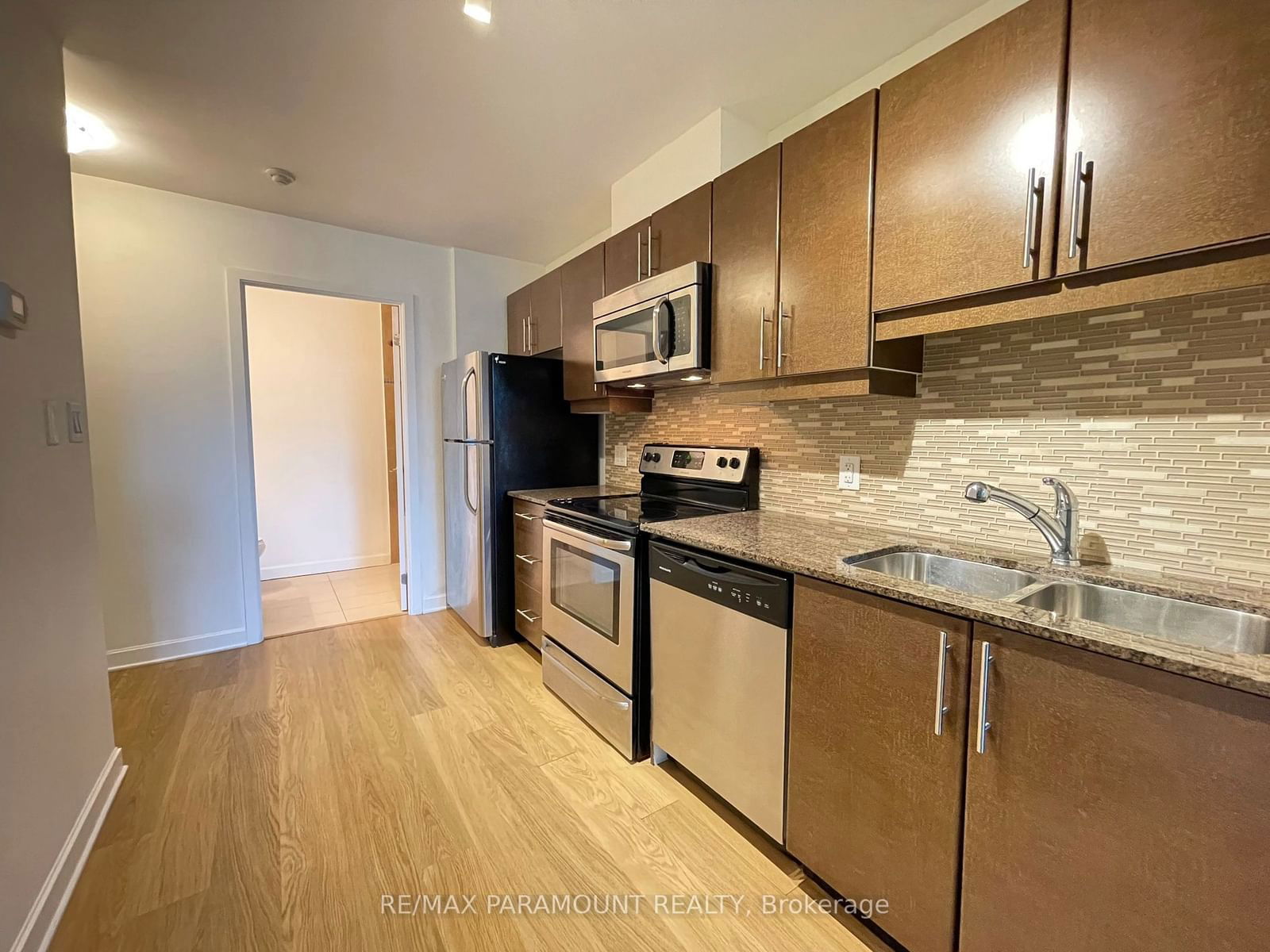 33 Bay St, unit 310 for rent