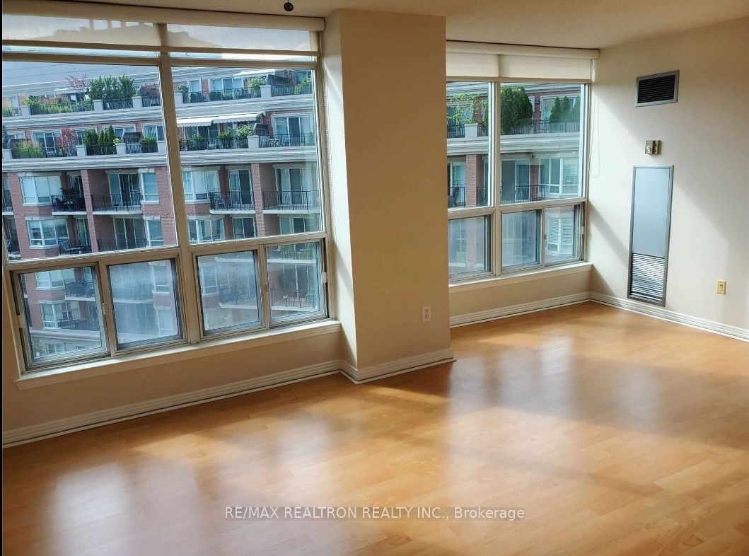 942 Yonge St, unit 712 for rent