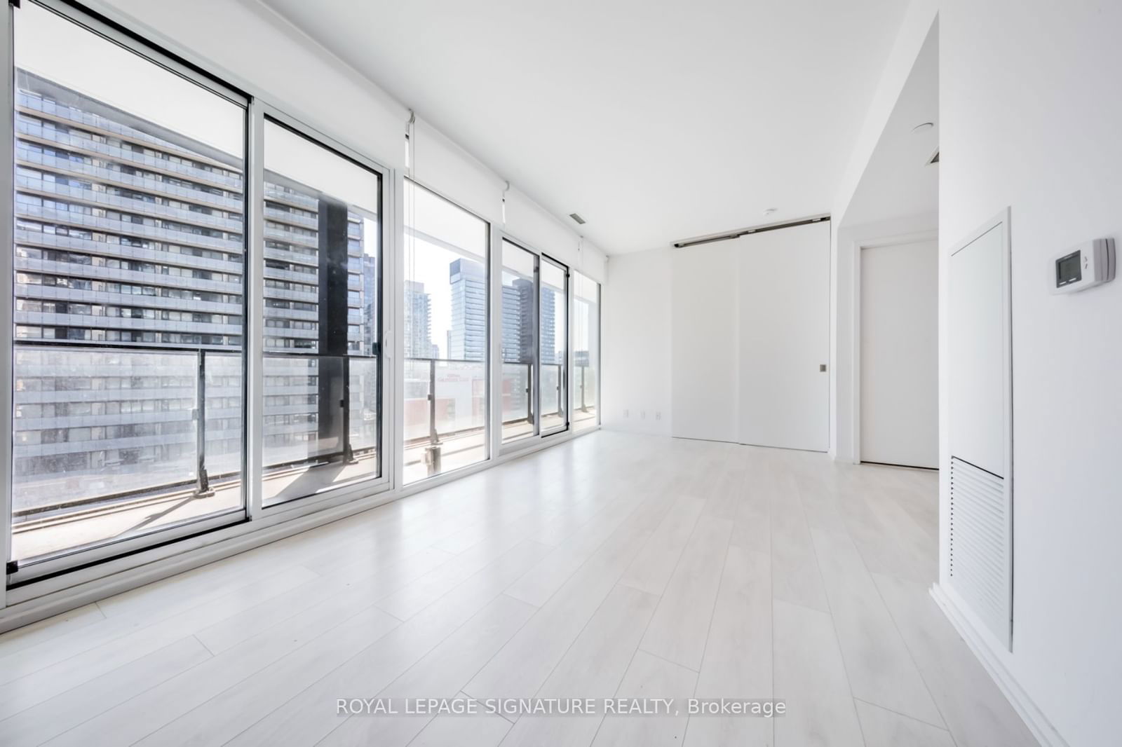 125 Peter St, unit 1413 for rent