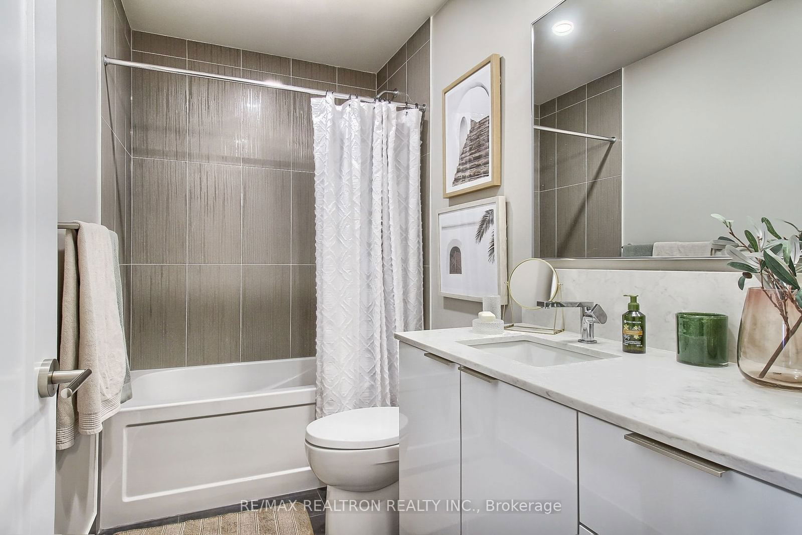 28 Freeland St, unit 3702 for sale